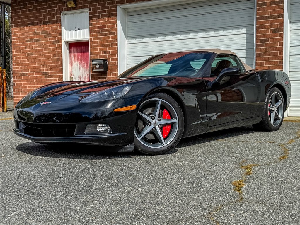 Used 2011 Chevrolet Corvette Convertible w/ Preferred Equipment Group RWD image 2