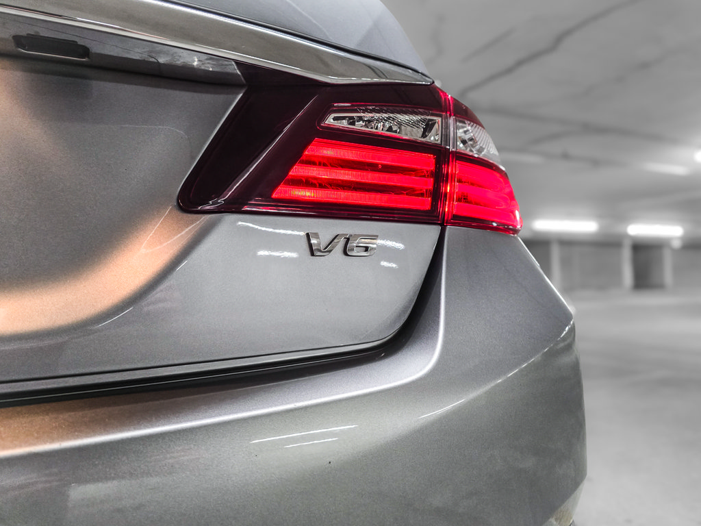 Used 2017 Honda Accord EX-L image 10
