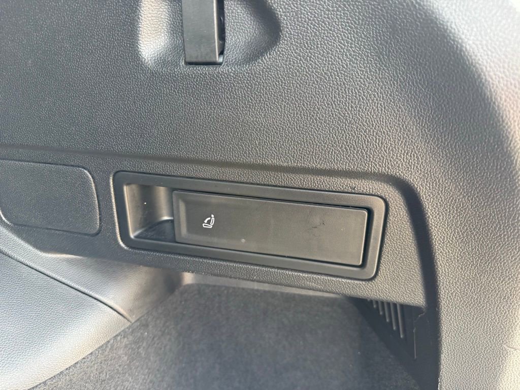 Used 2022 Volkswagen Tiguan SE R-Line FWD image 27