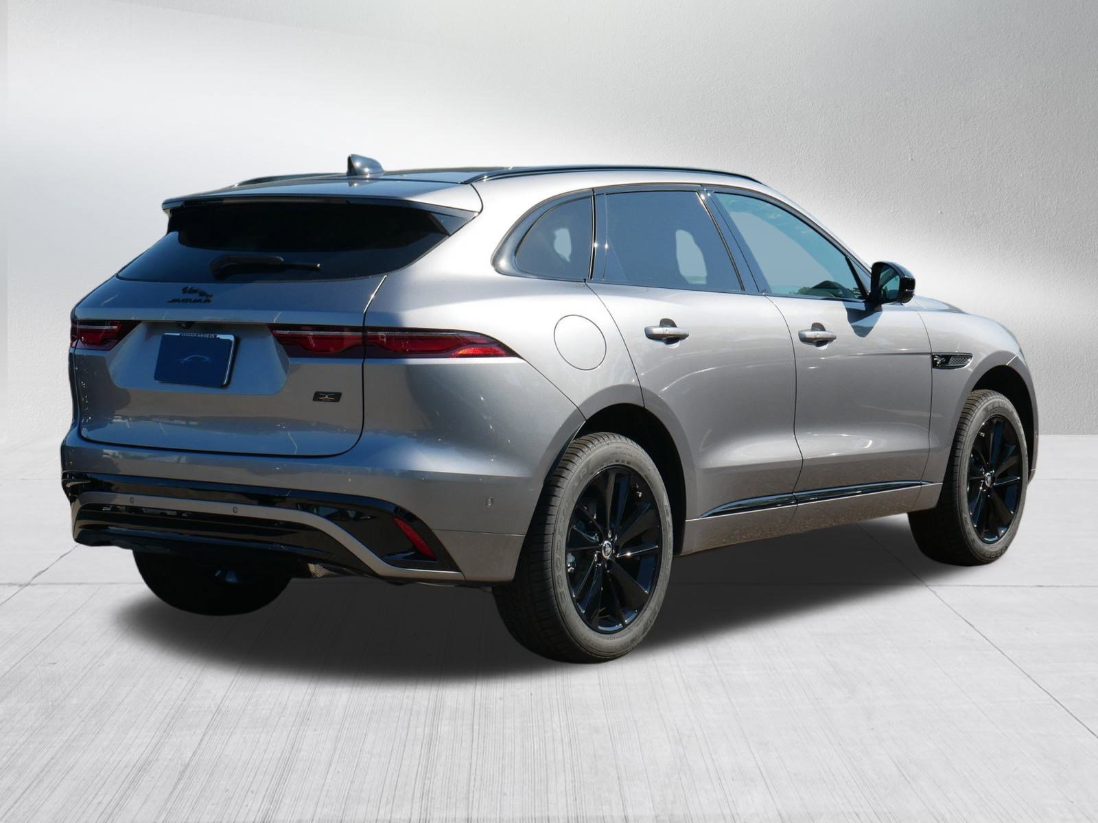 New 2026 Jaguar F-PACE R-Dynamic S image 2