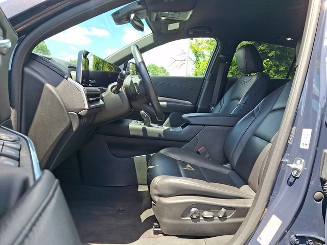 Used 2025 Cadillac XT4 Premium Luxury FWD image 13