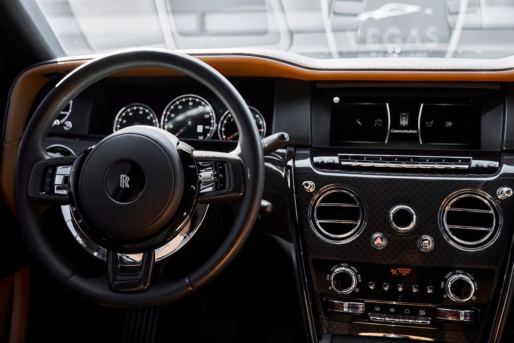Used 2022 Rolls-Royce Cullinan Black Badge w/ Dark Exterior Package AWD/4WD image 59