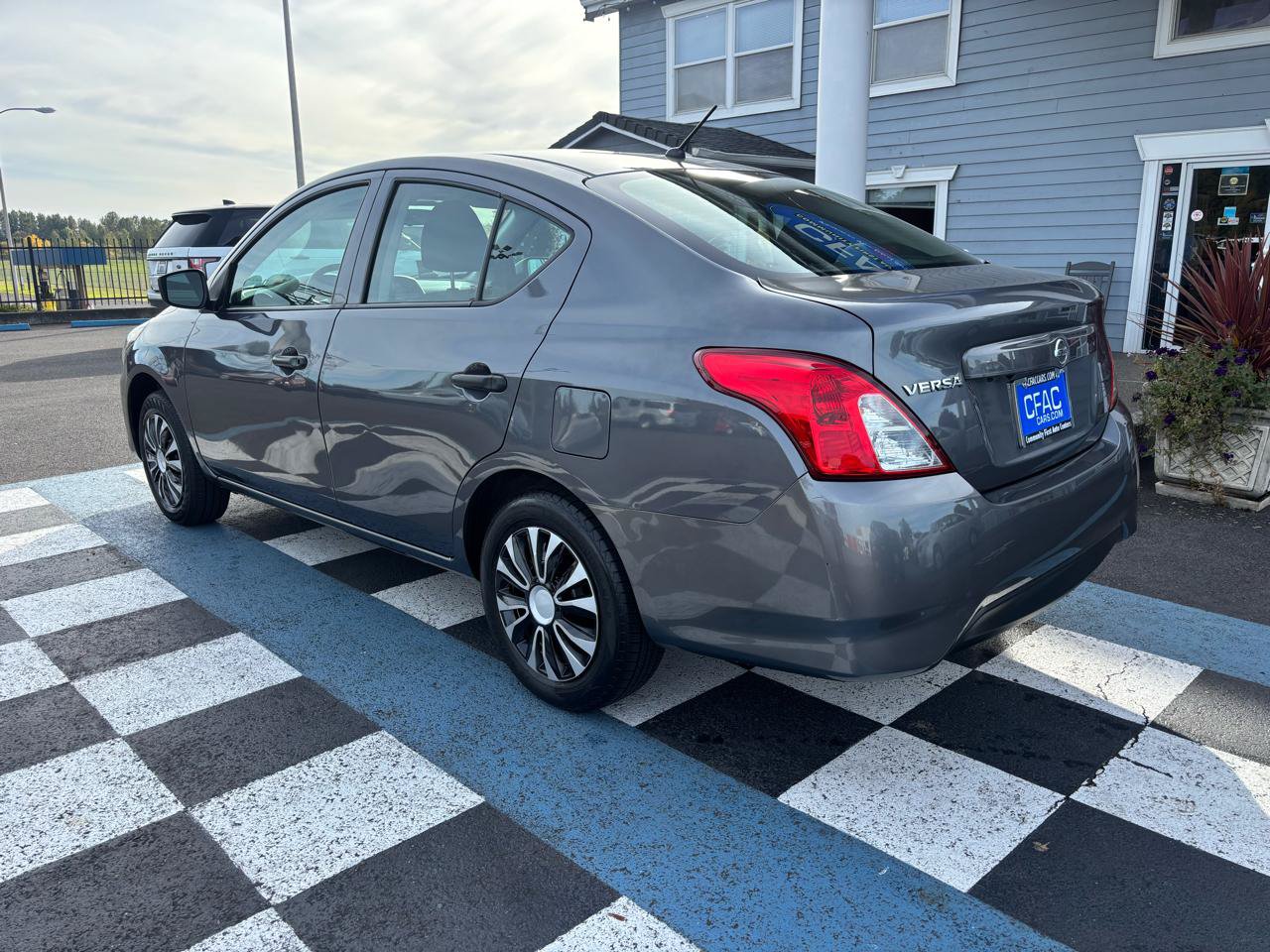 Used 2019 Nissan Versa S FWD image 3