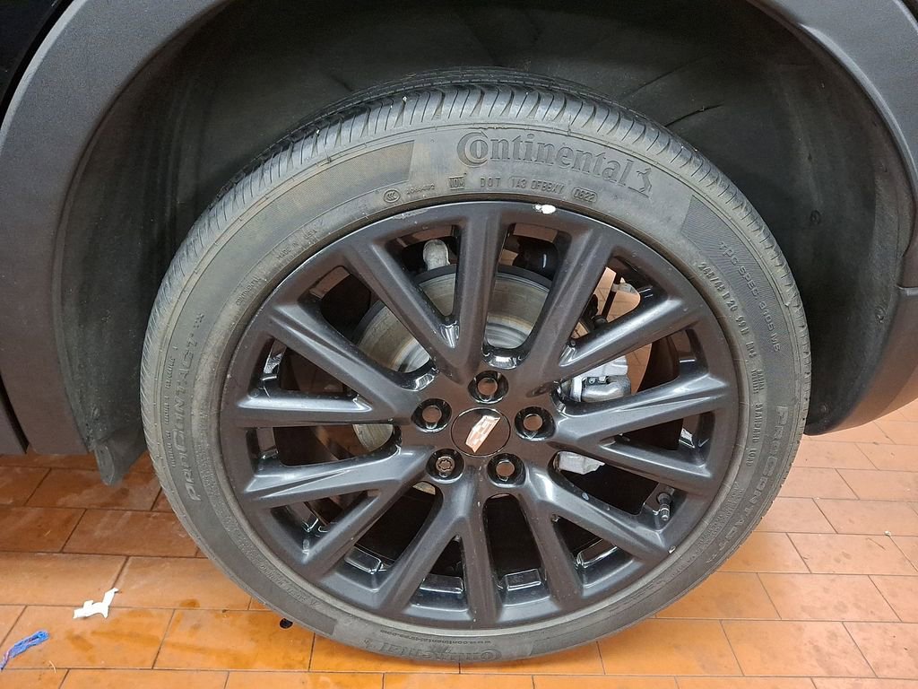 Used 2022 Cadillac XT4 Sport w/ LPO, Onyx Lite Package image 6