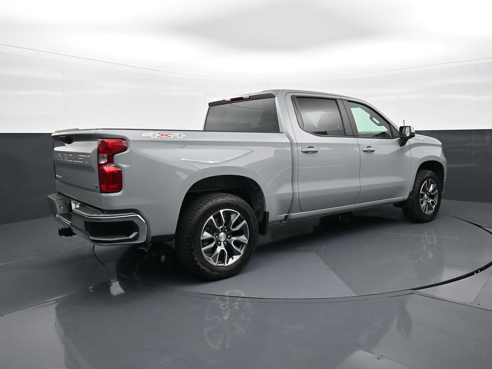 Used 2024 Chevrolet Silverado 1500 LT AWD/4WD image 5
