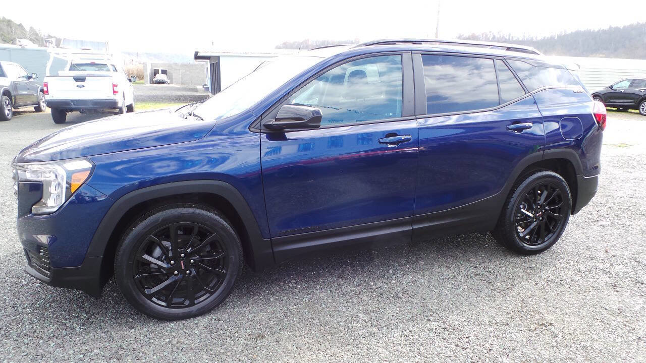 Used 2023 GMC Terrain SLE w/ Driver Convenience Package