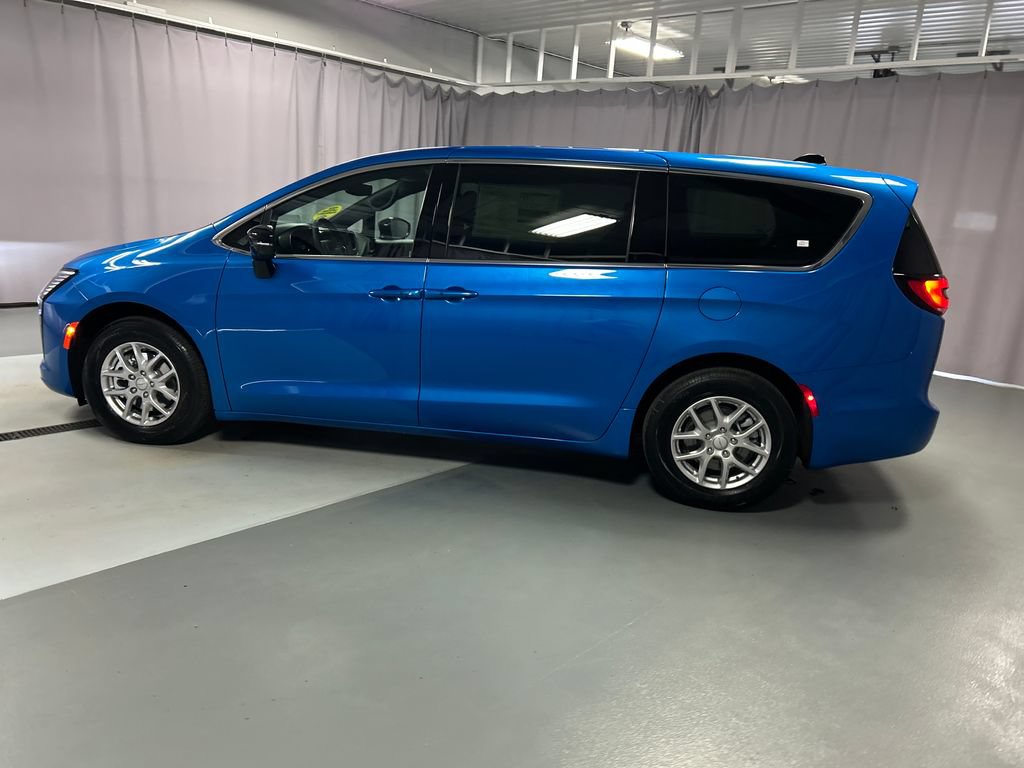 New 2027 Chrysler Pacifica Select w/ Family Tech Group FWD image 4