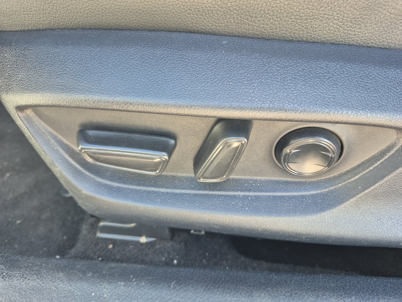 Used 2025 Toyota Camry SE FWD image 13