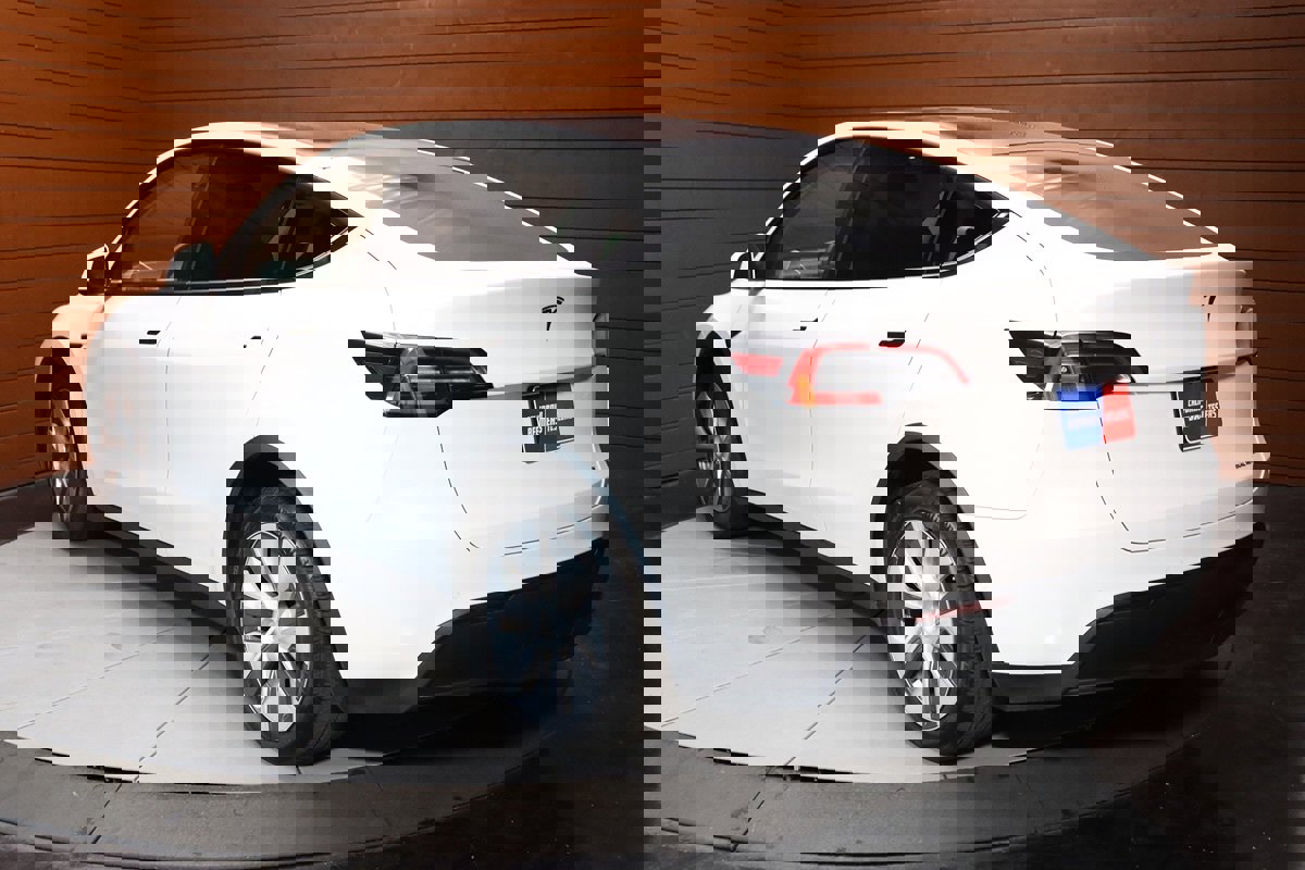 Used 2023 Tesla Model Y Long Range image 9