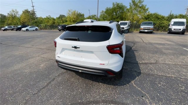 New 2025 Chevrolet Trax RS w/ Sunroof Package image 9