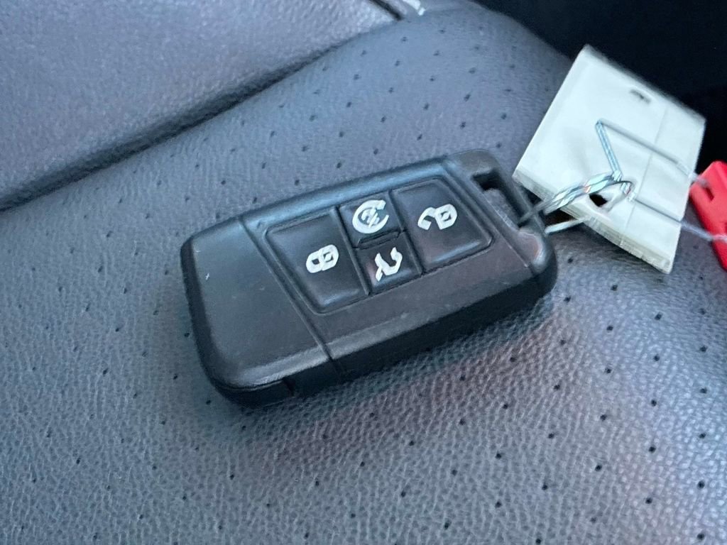 Used 2024 Volkswagen Jetta SE image 9