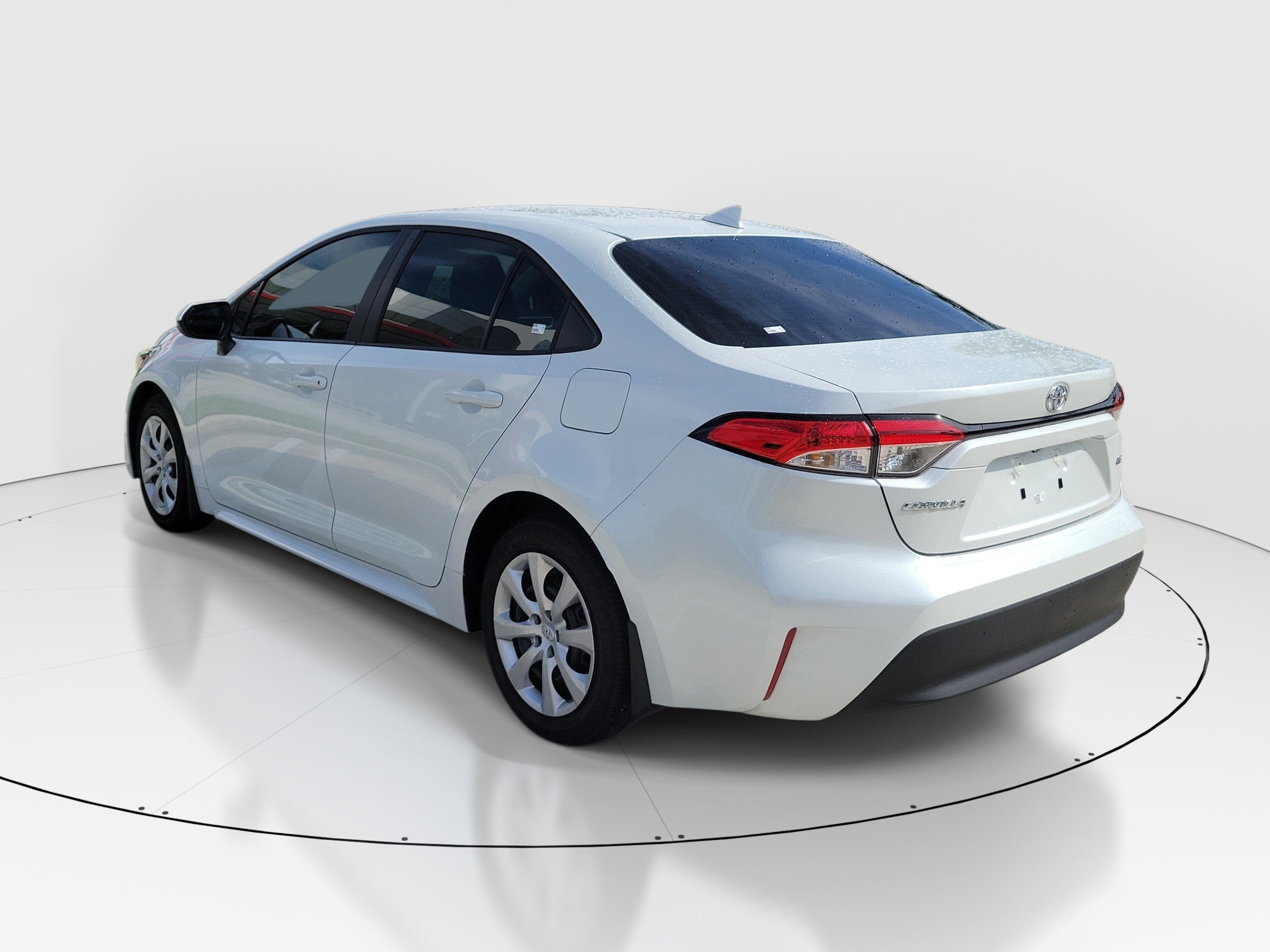 Used 2026 Toyota Corolla LE FWD image 5