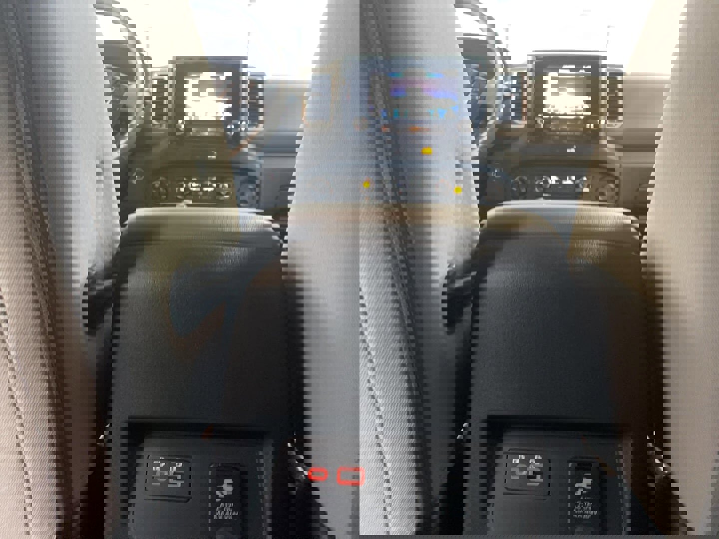 Used 2023 Nissan Frontier SV w/ Technology Package image 6