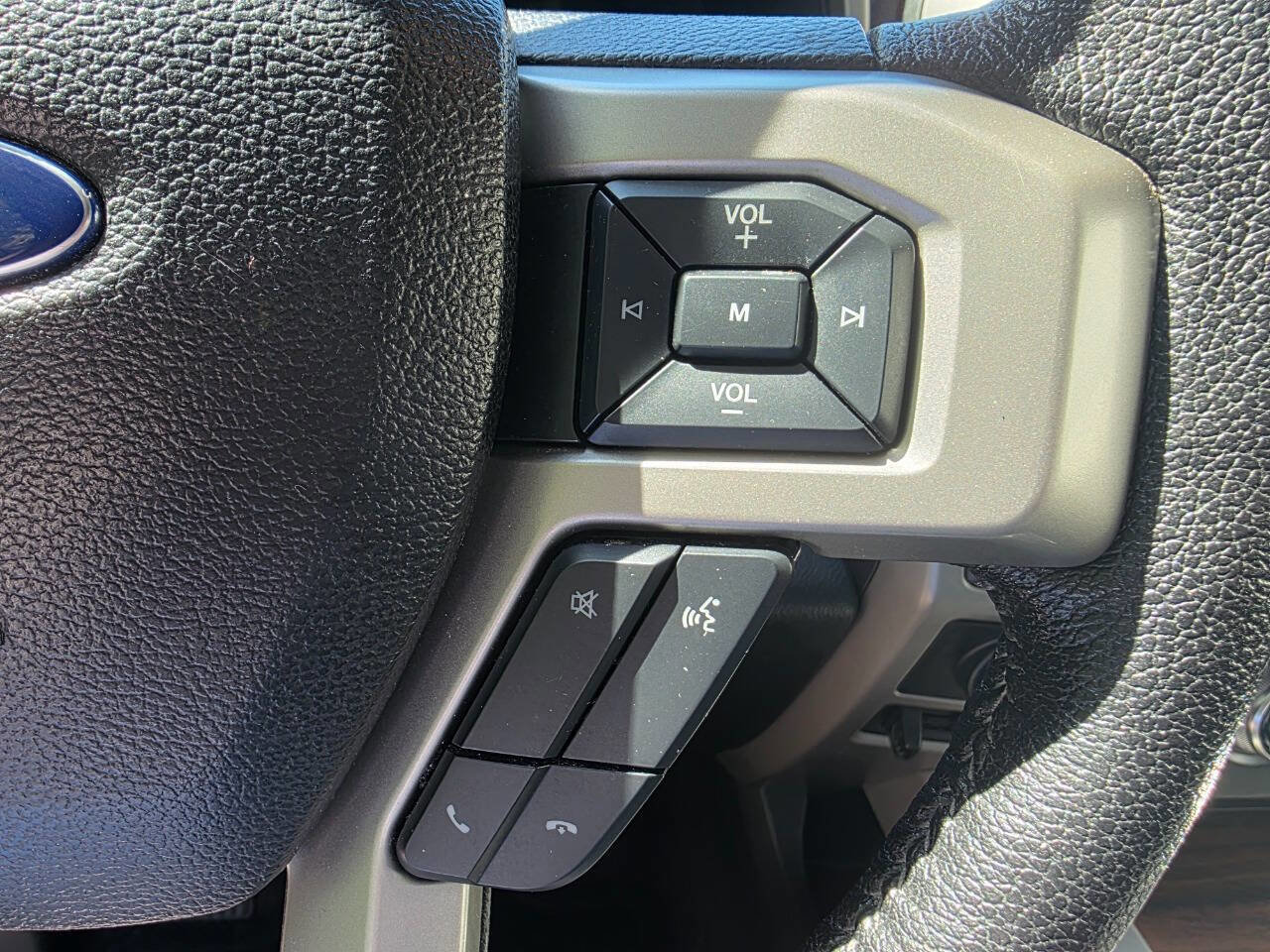 Used 2016 Ford F150 Lariat w/ Equipment Group 502A Luxury AWD/4WD image 23