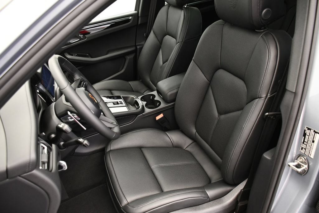 Certified 2026 Porsche Macan Turbo AWD/4WD image 42