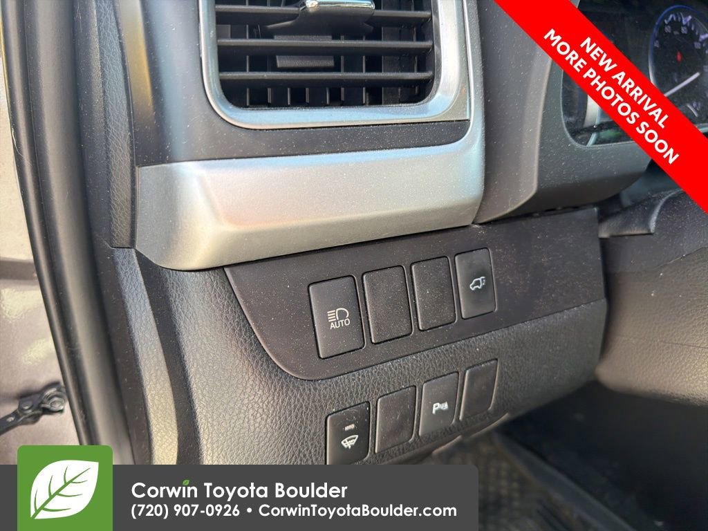 Used 2019 Toyota Highlander Limited AWD/4WD image 11