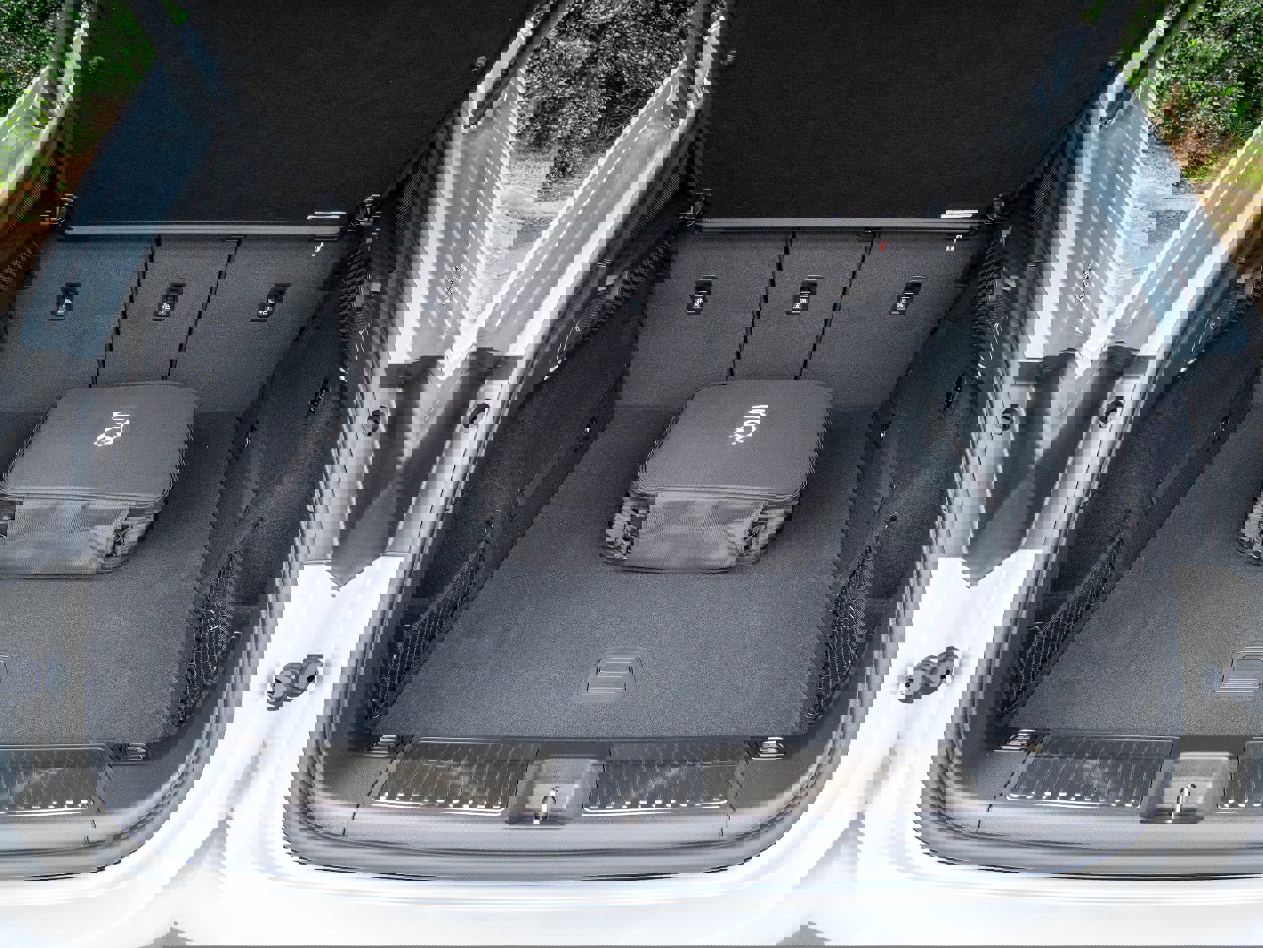 New 2025 Porsche Macan 4S Electric image 34