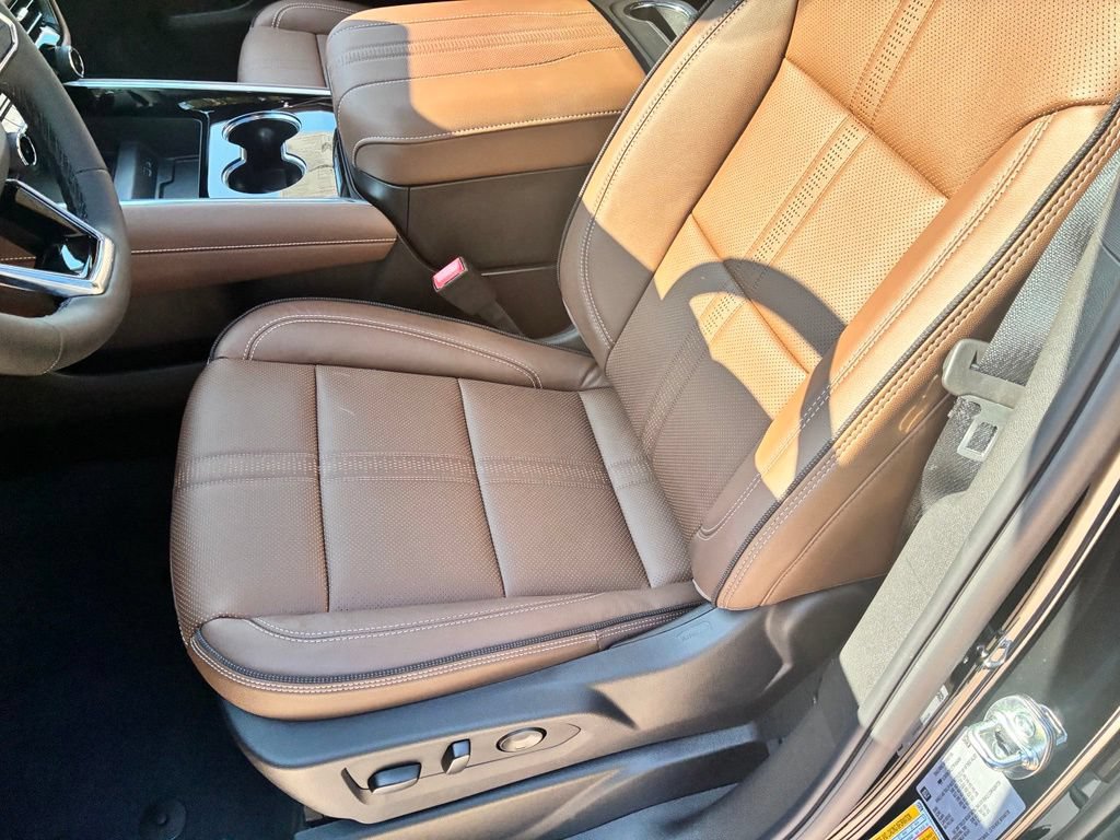 New 2026 Chevrolet Suburban High Country AWD/4WD image 25