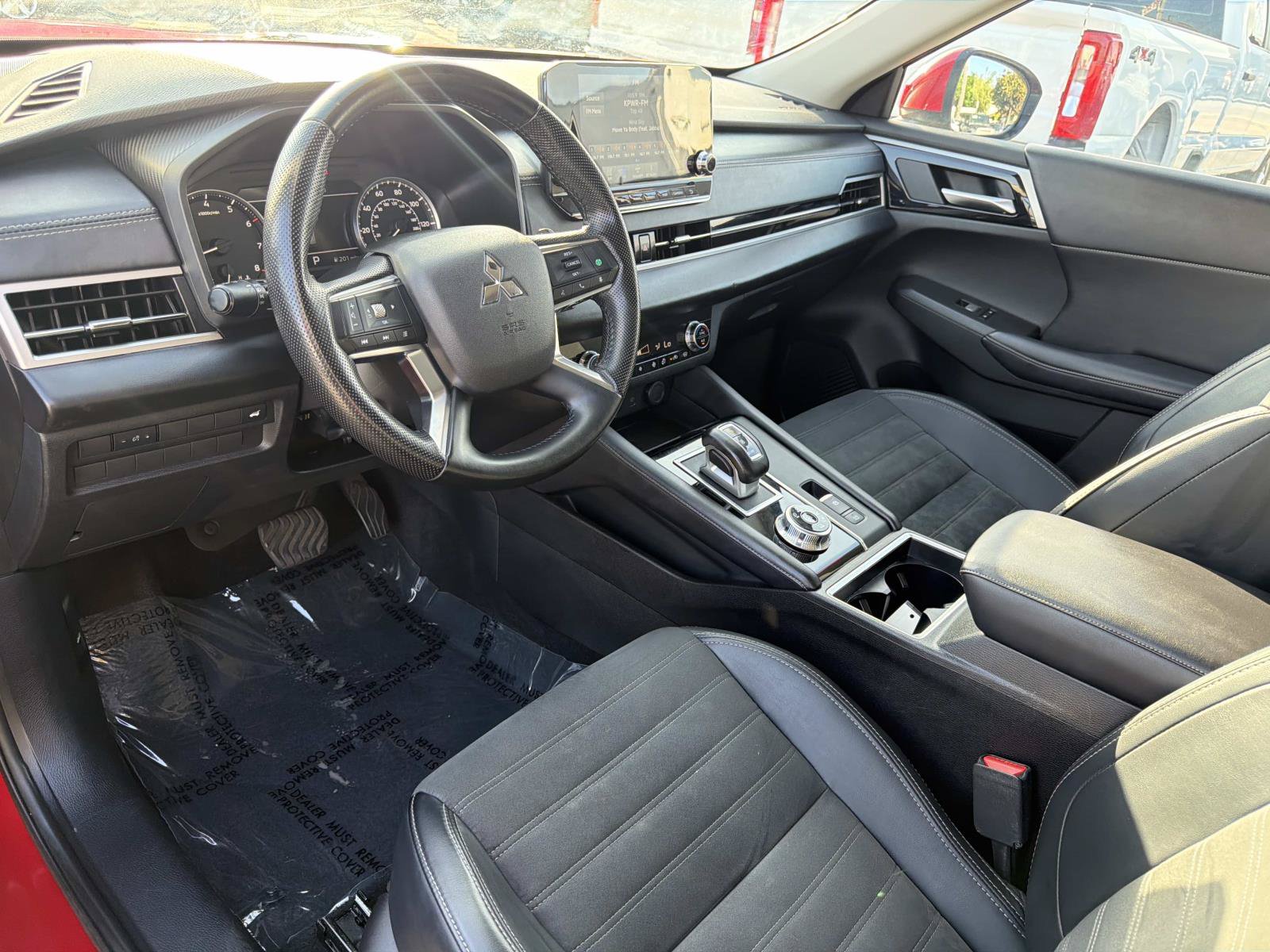 Used 2024 Mitsubishi Outlander AWD image 14