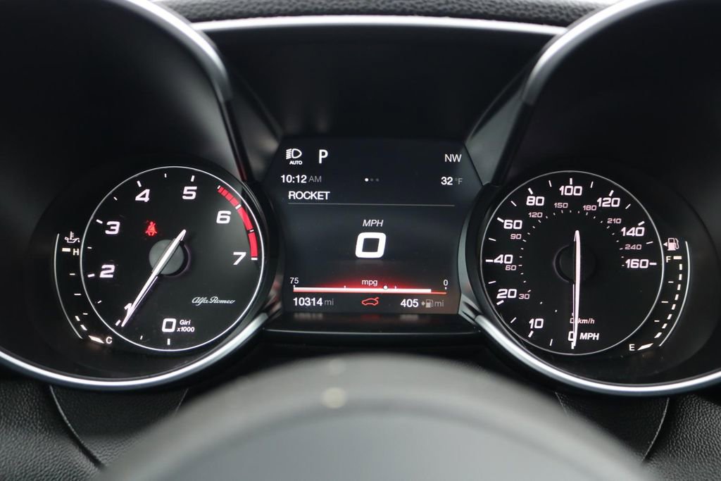 Used 2017 Alfa Romeo Giulia AWD image 23