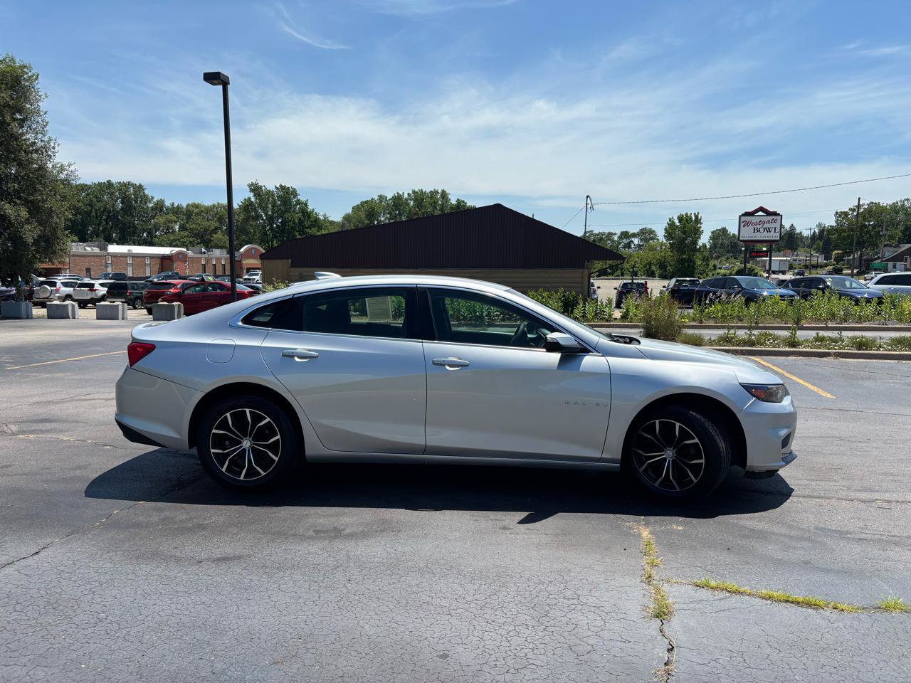 Used 2017 Chevrolet Malibu LT FWD image 10
