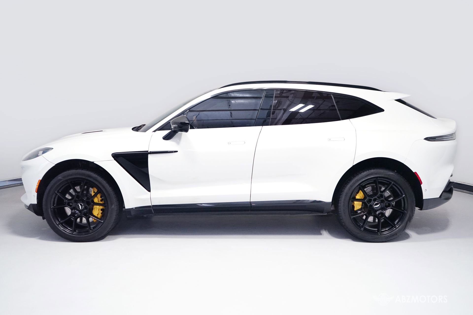 Used 2021 Aston Martin DBX AWD/4WD image 4