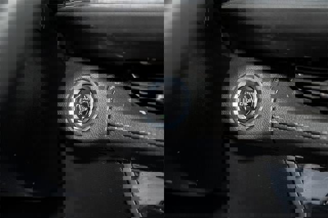 Used 2023 Buick Envision Essence image 28