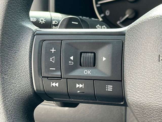 Used 2025 Nissan Rogue S image 28