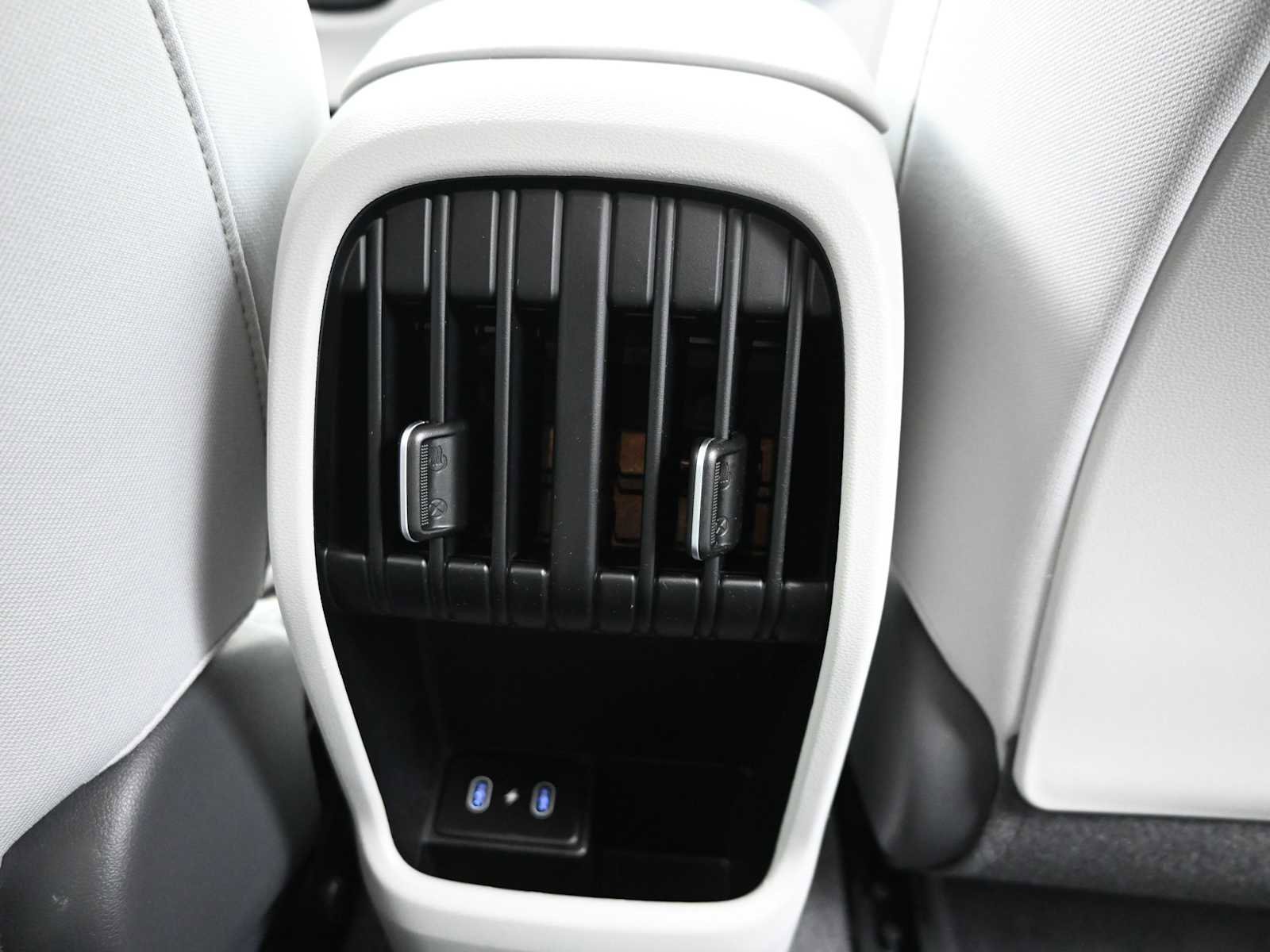 Used 2024 Hyundai Kona SEL AWD/4WD image 34