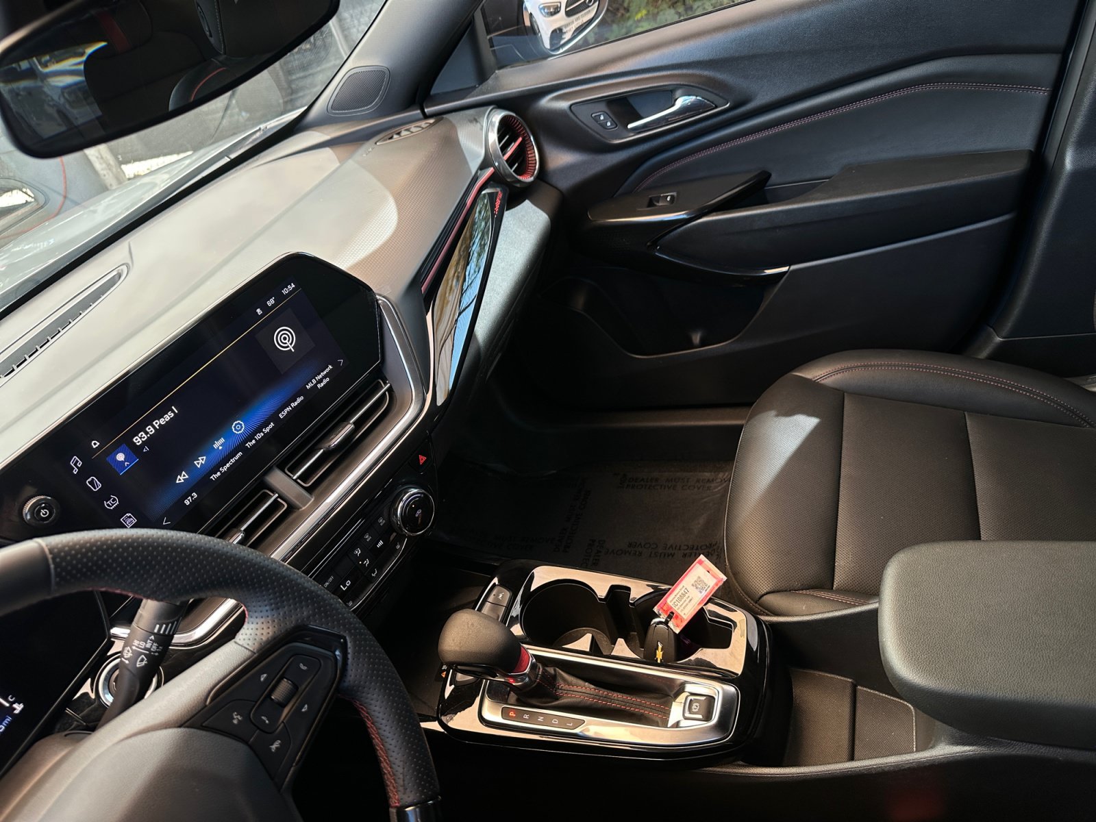 Used 2025 Chevrolet Trax RS w/ Sunroof Package FWD image 24