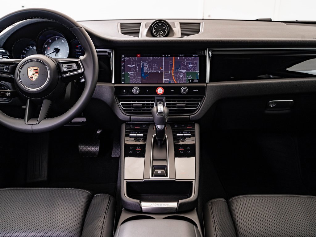 Certified 2024 Porsche Macan S image 6
