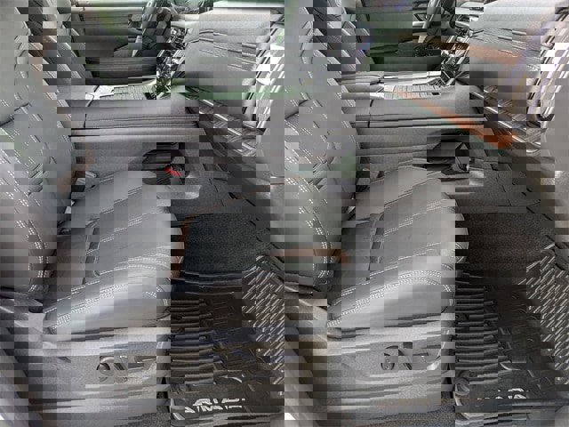 Used 2025 Nissan Armada SL image 12