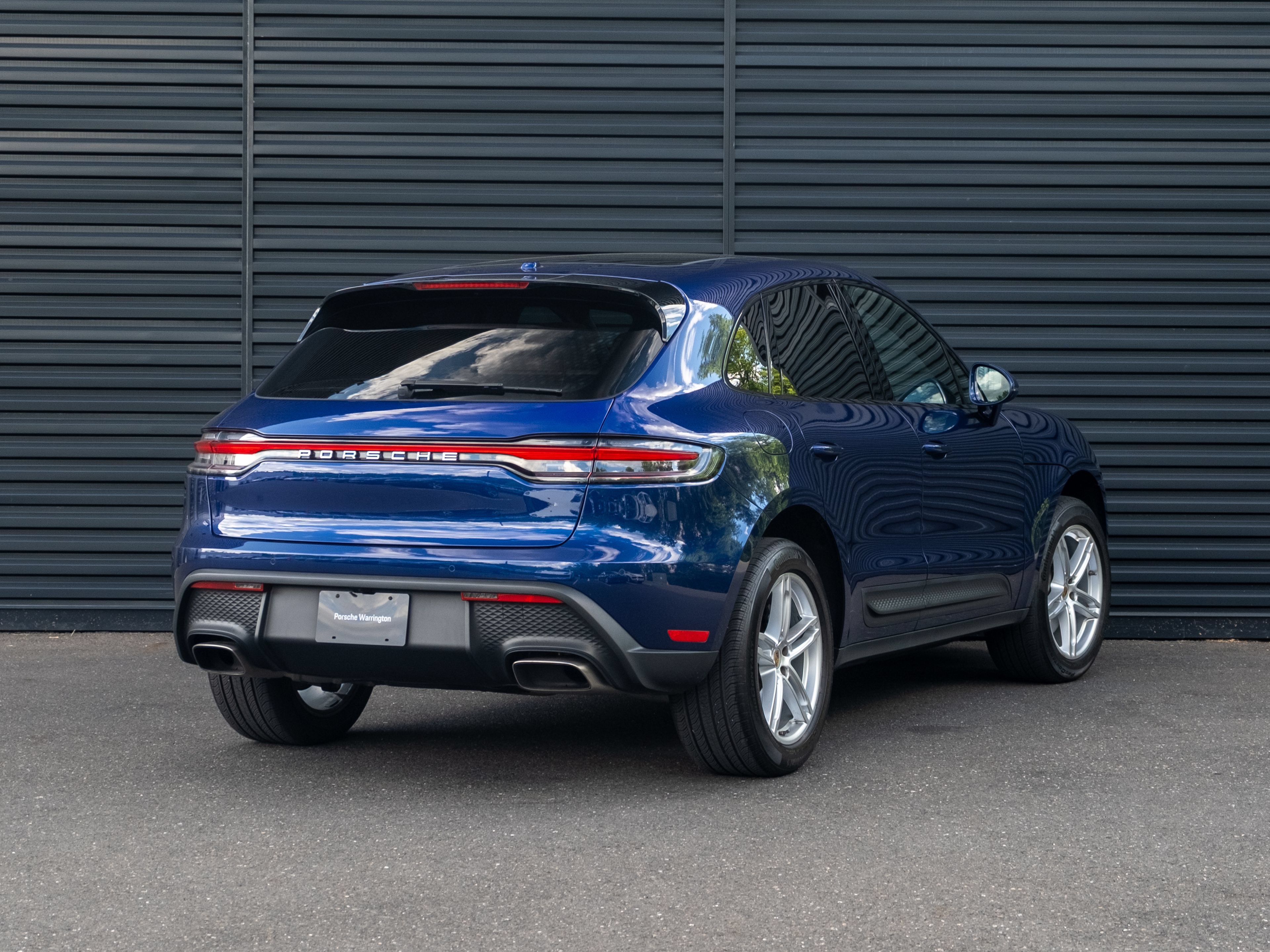 Certified 2024 Porsche Macan AWD/4WD image 8