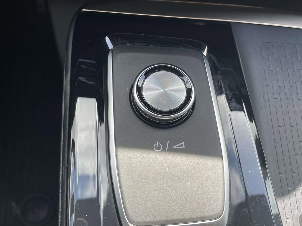 Used 2025 Buick Enclave Avenir w/ Super Cruise Package image 28