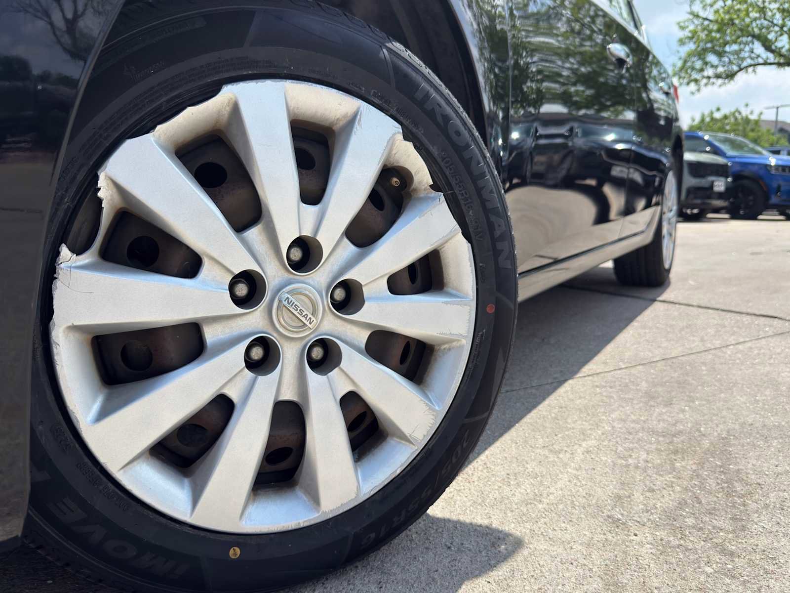 Used 2017 Nissan Sentra S FWD image 2