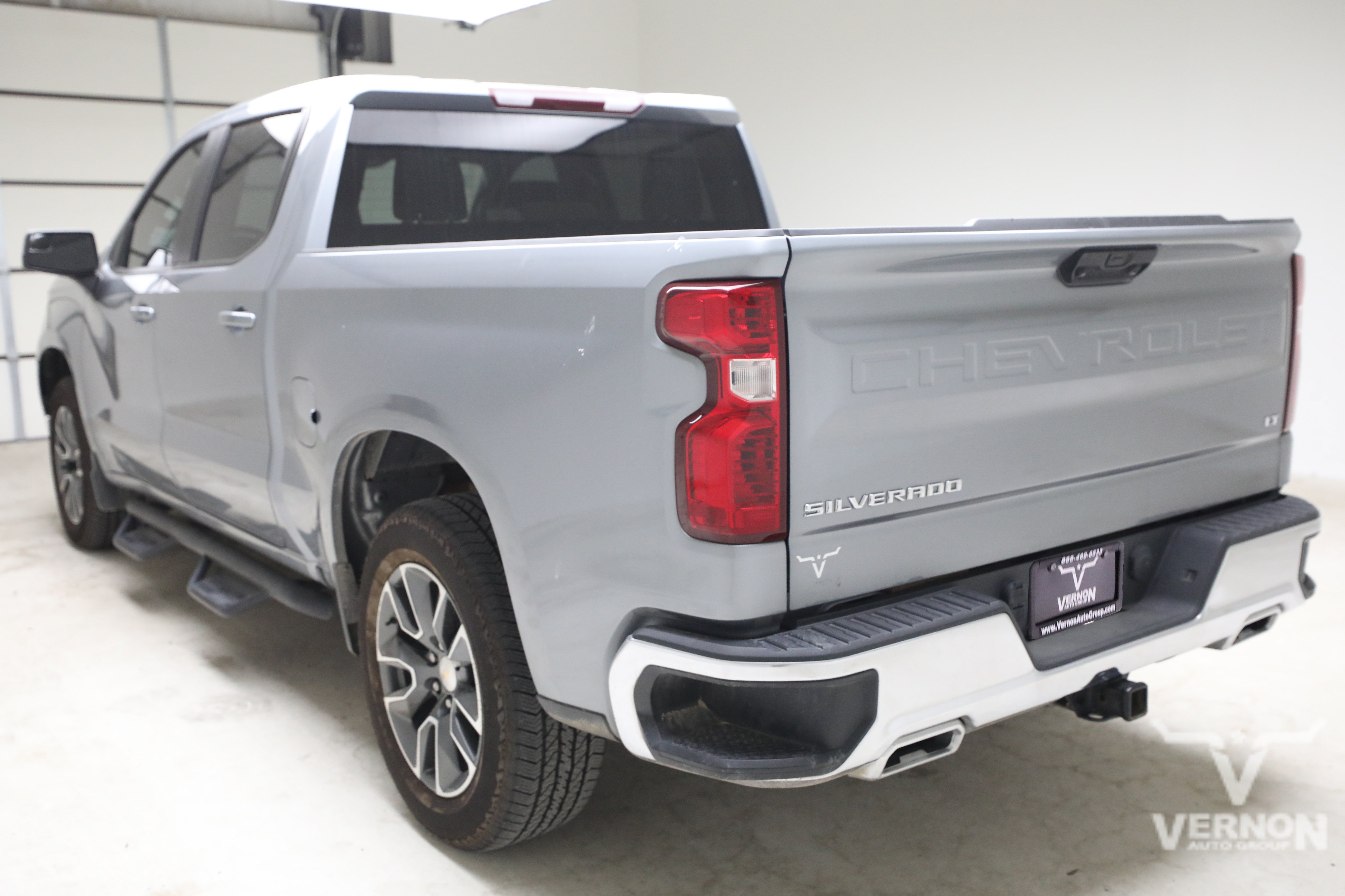 Used 2023 Chevrolet Silverado 1500 LT w/ Z71 Off-Road Package AWD/4WD image 3
