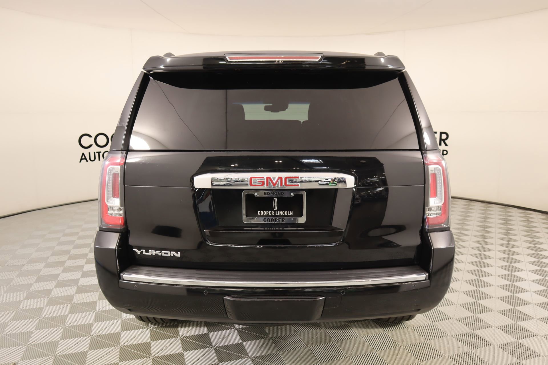 Used 2017 GMC Yukon Denali w/ Open Road Package image 25