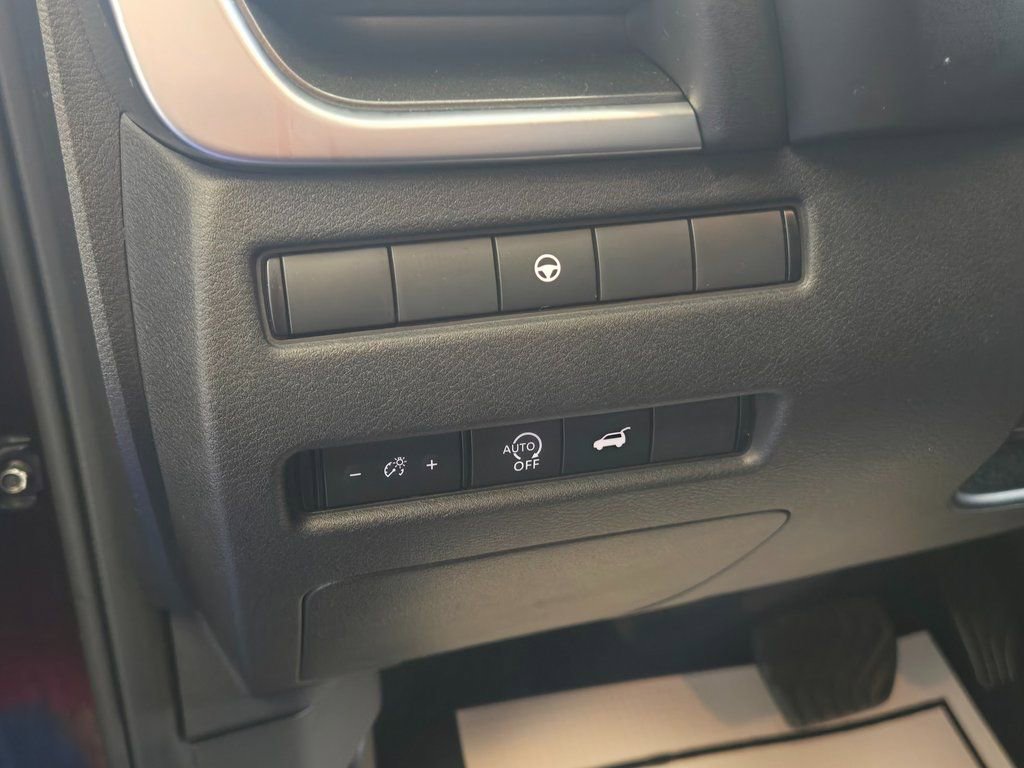 Used 2025 Nissan Rogue SV image 13