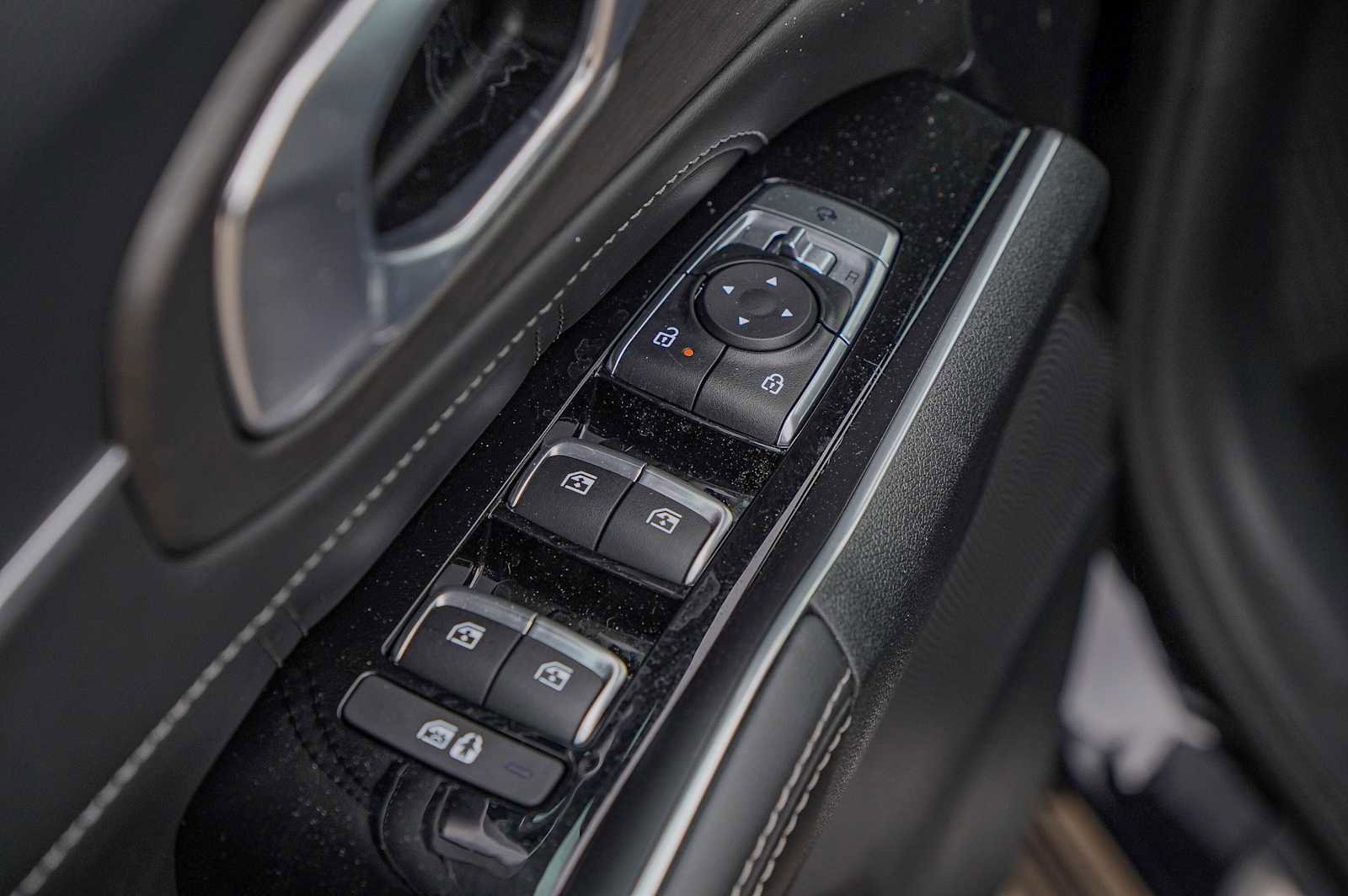 Certified 2025 Kia Sorento SX image 21