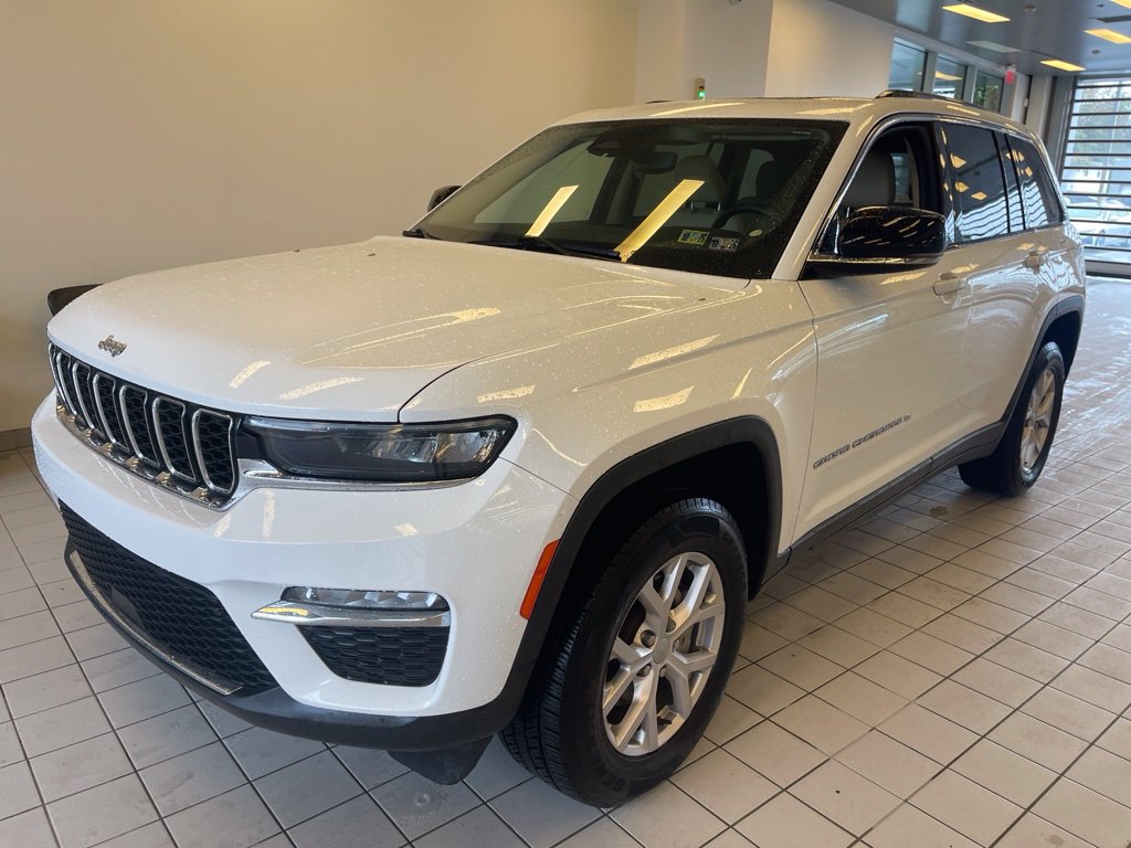 Used 2022 Jeep Grand Cherokee Limited AWD/4WD image 2
