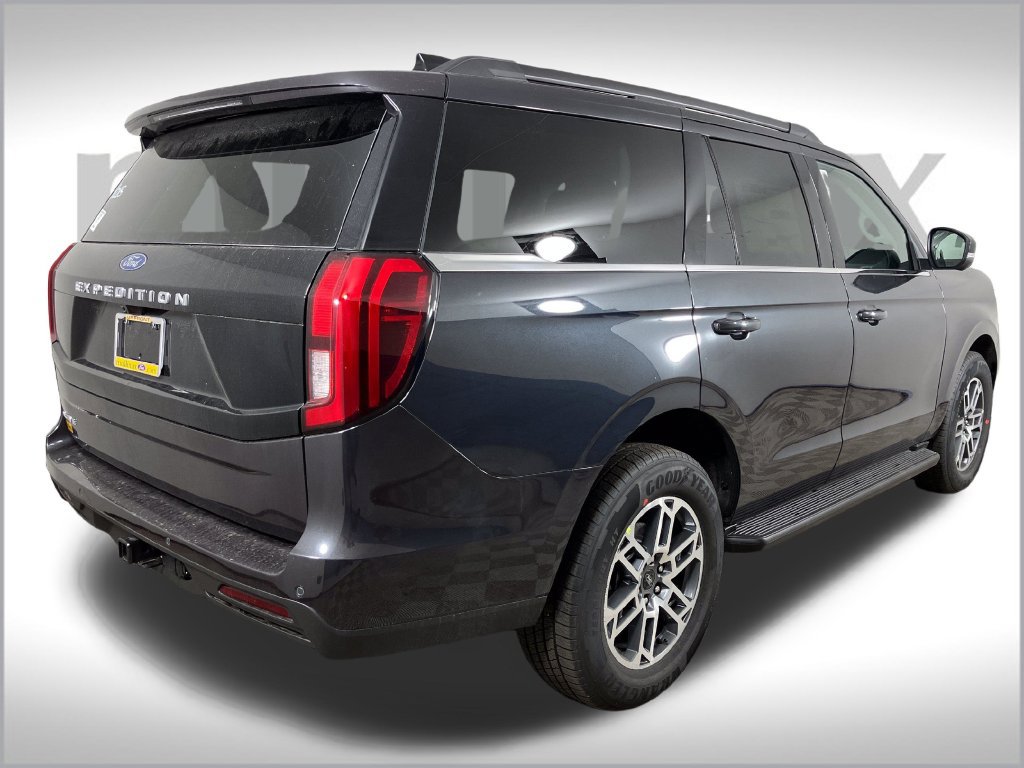 New 2026 Ford Expedition Active RWD image 3