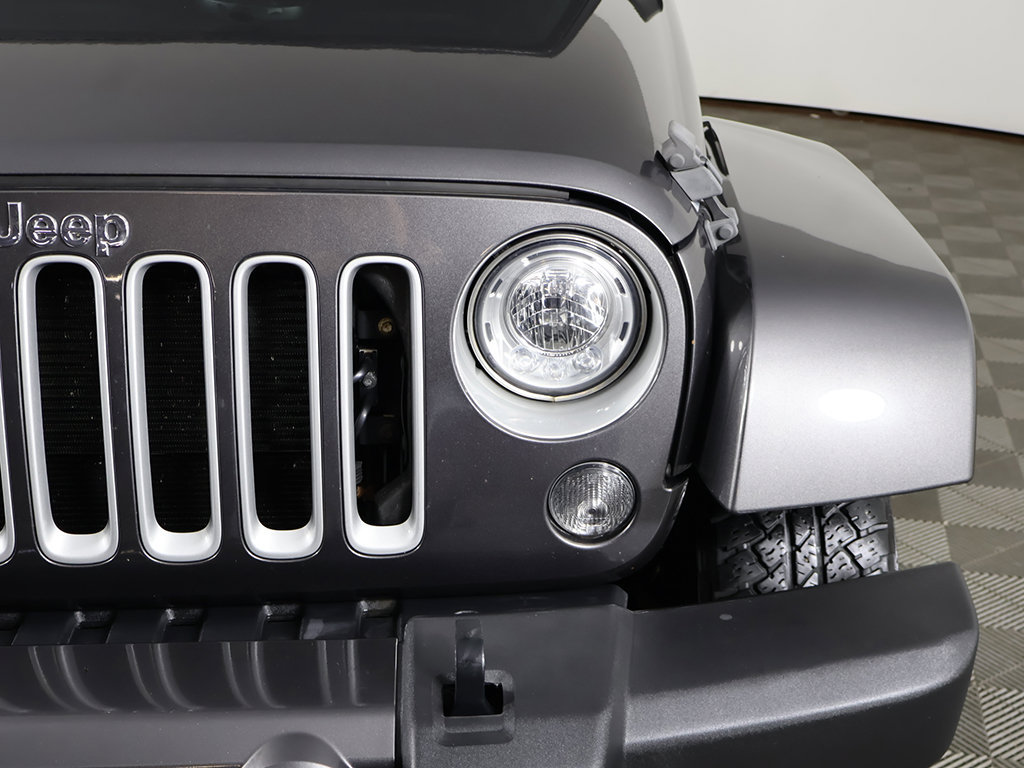 Used 2018 Jeep Wrangler Unlimited Sahara AWD/4WD image 9