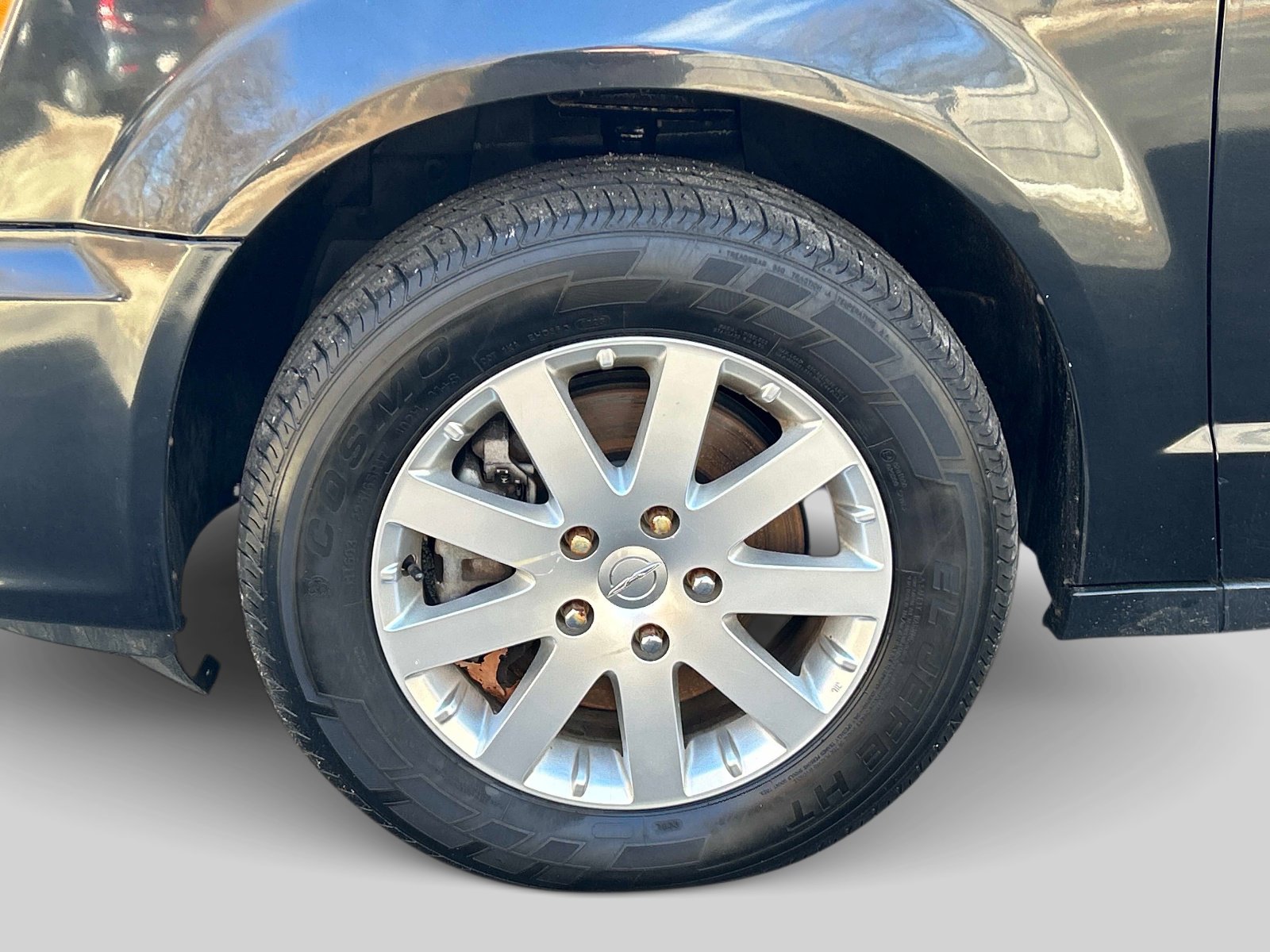 Used 2015 Chrysler Town & Country Touring FWD image 10