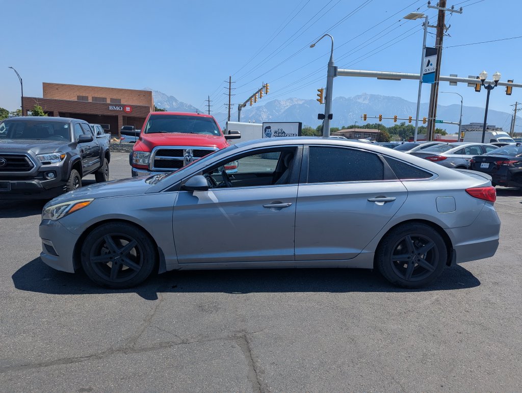 Used 2015 Hyundai Sonata SE w/ Option Group 09 FWD image 8