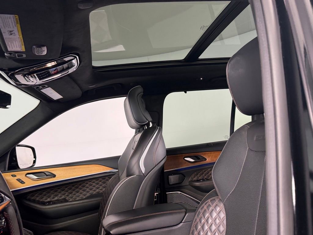 Used 2023 Jeep Grand Cherokee Summit image 27