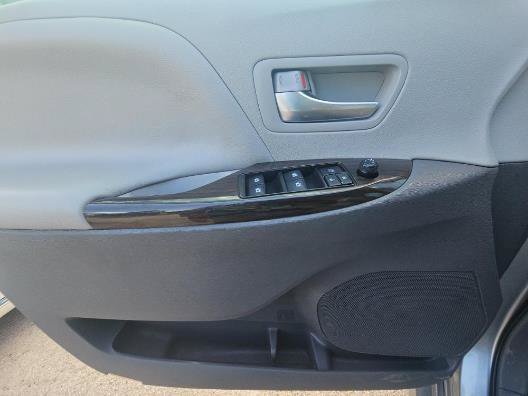 Used 2020 Toyota Sienna XLE FWD image 12