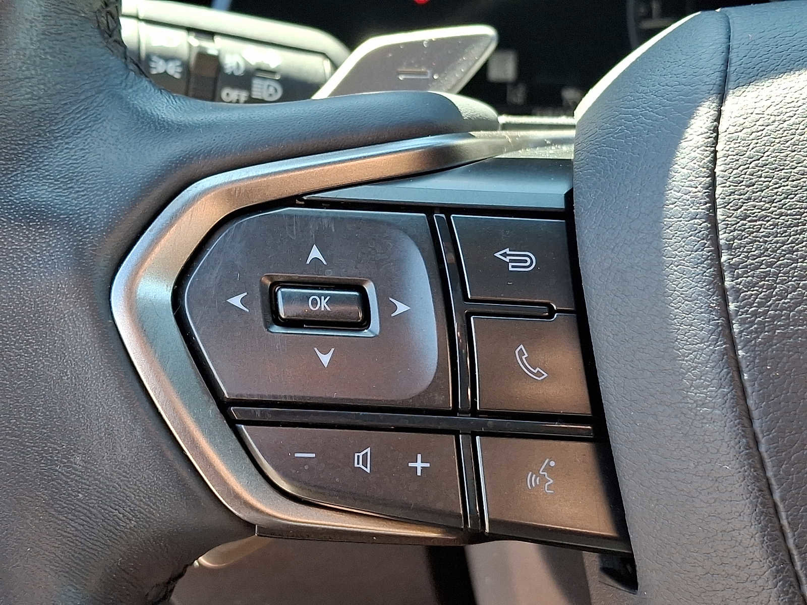 Used 2023 Lexus RX 350 Premium w/ Accessory Package AWD/4WD image 18