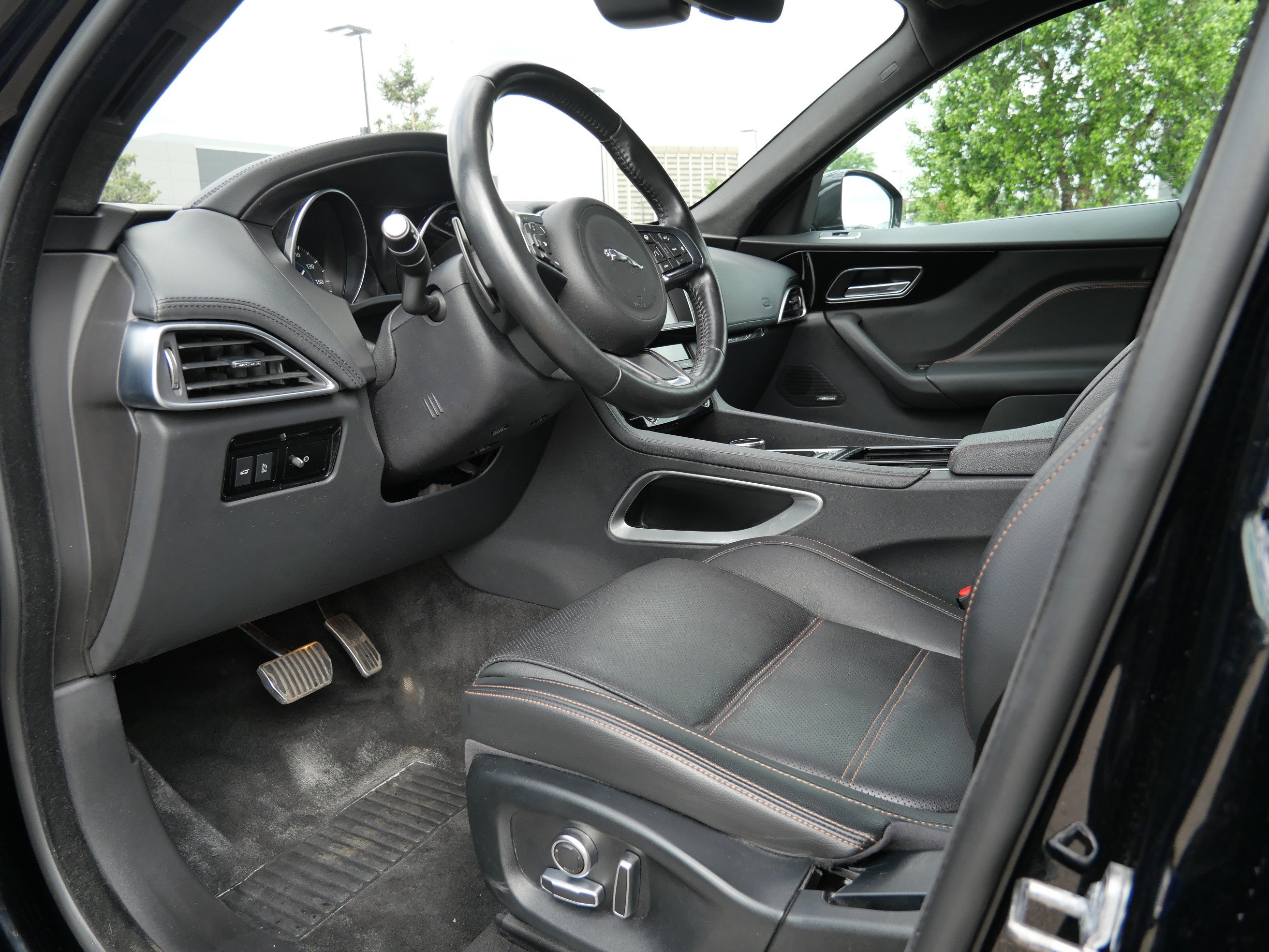 Used 2019 Jaguar F-PACE Prestige AWD/4WD image 12