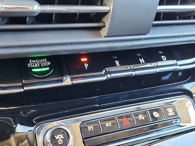 New 2025 Lincoln Corsair Reserve w/ Equipment Group 202A image 23