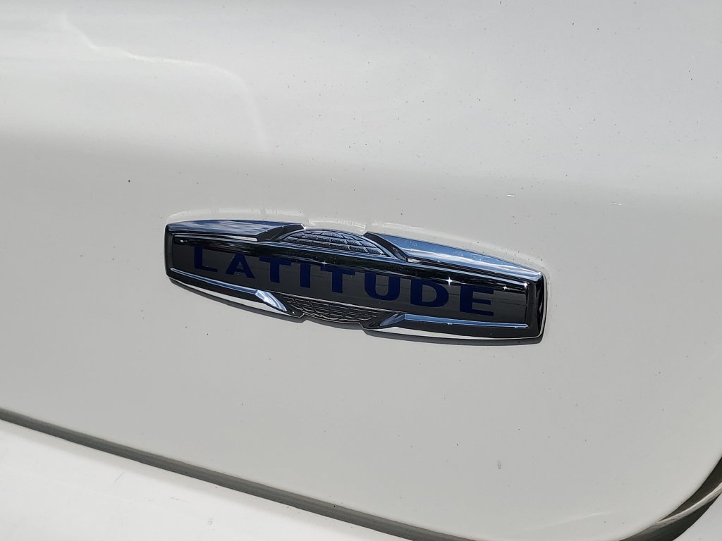 Used 2018 Jeep Compass Latitude FWD image 31